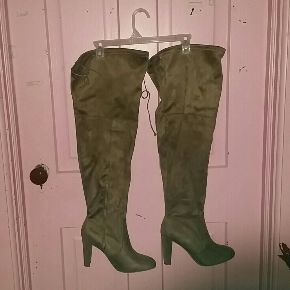 NWOT Rue21 wide width thigh high boots